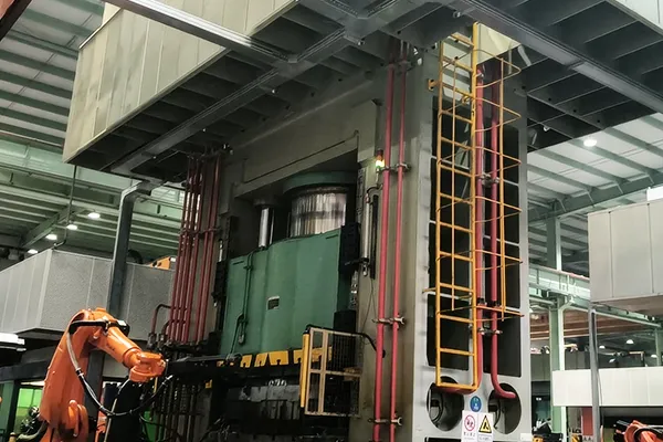 Pressa per idroformatura tubi CNC